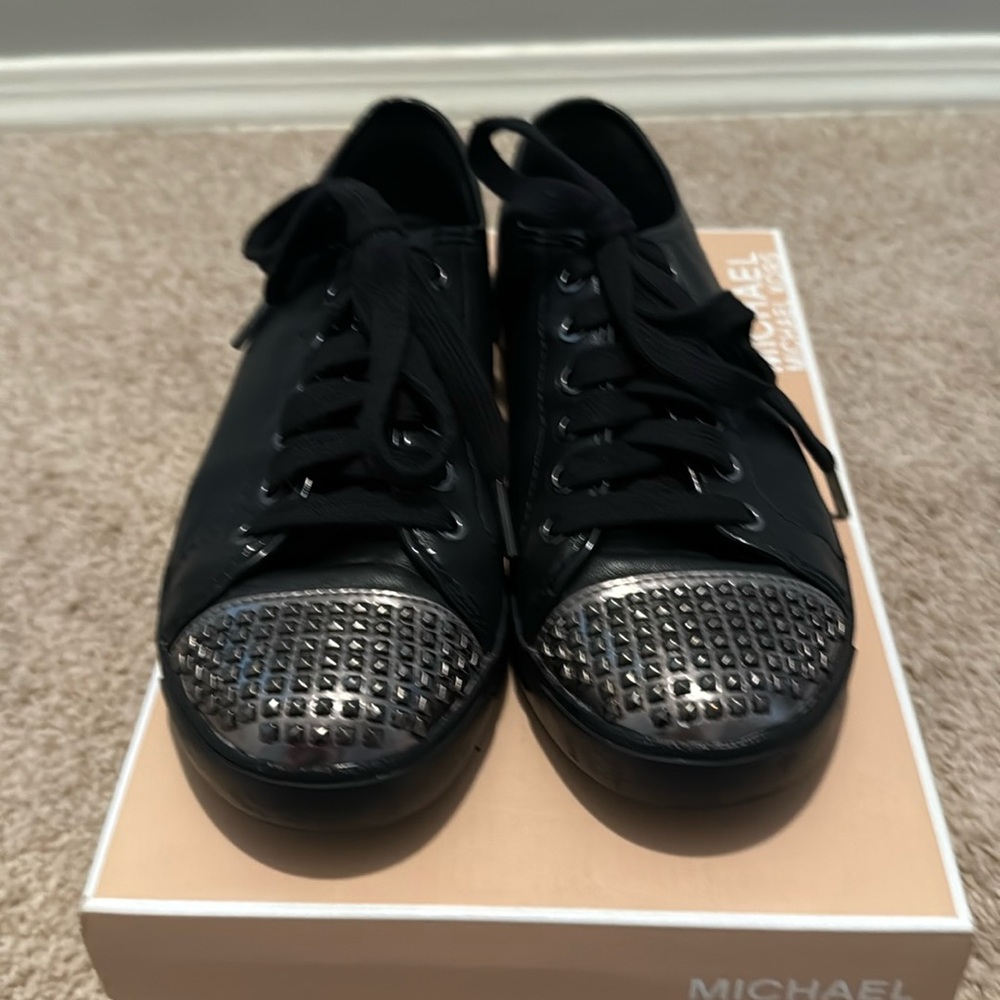 Black tie sneakers